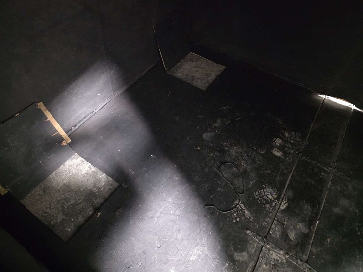 7.5’-x-5.5’-mankato-portable-fish/spearing-house,-2-hole-and-spear-hole-with-furnace-vent-image-10