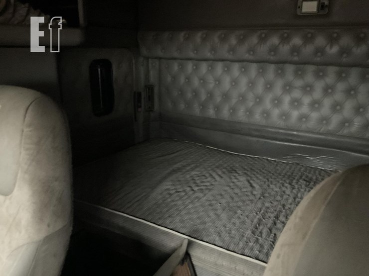 2007-kenworth-w900l-image-13