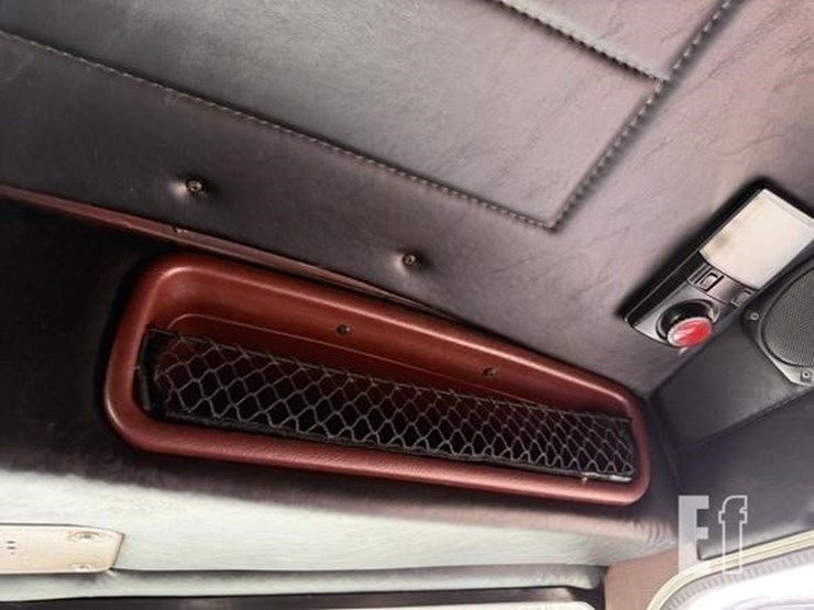 2002-peterbilt-379-image-41