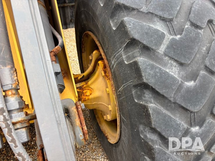 2007-deere-444j-image-25