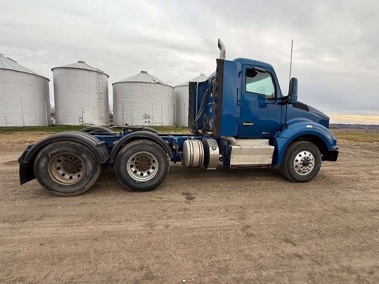2016-kenworth-t880-image-8