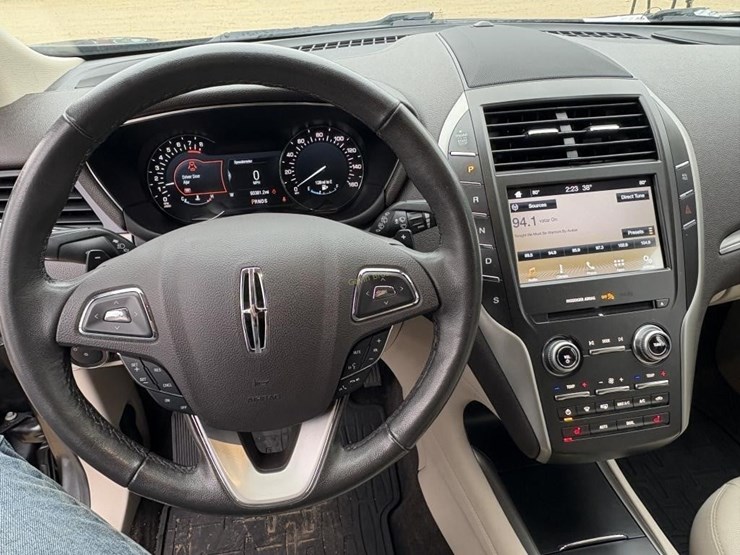 2017-lincoln-mkc-suv-image-11