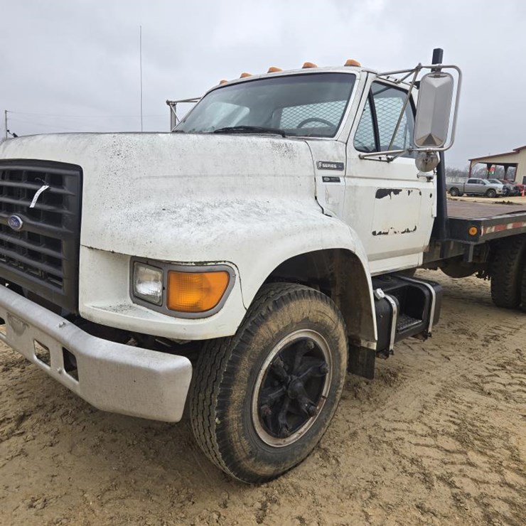 1996 FORD F700
