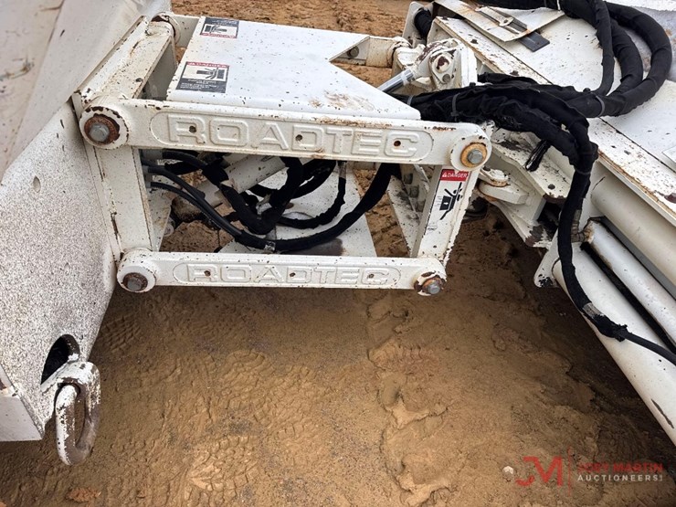 roadtec-fb-100e-sweeper-image-16