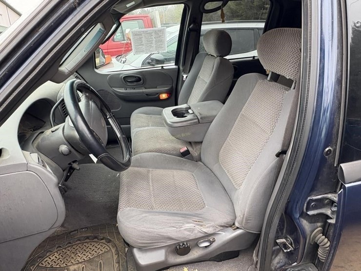 ford-f150-xlt-image-11