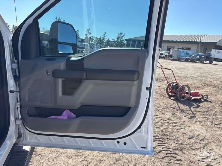 2018-ford-f-150-4x4-crew-cab-pickup-truck-image-22