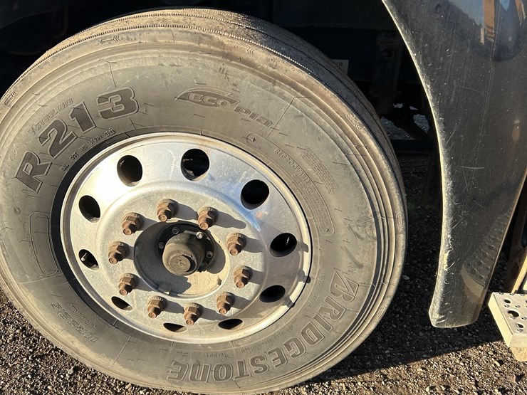 2012-freightliner-cascadia-125-image-5