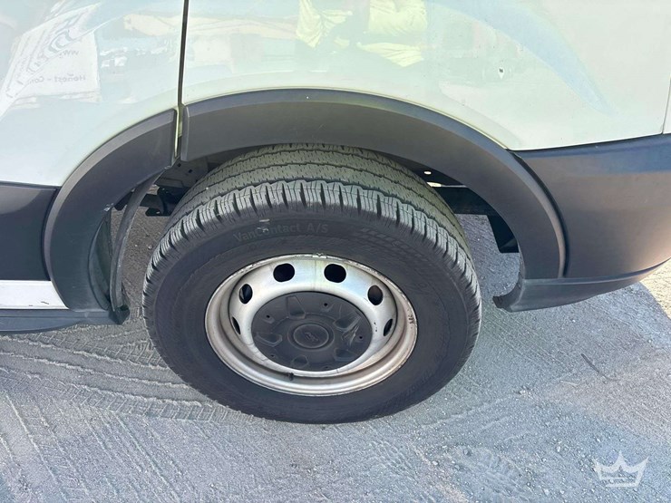 2019-ford-transit-image-24