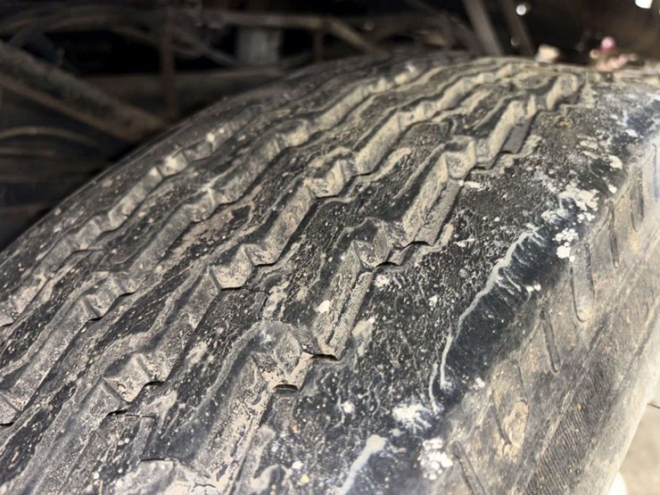 1983-international-co9670-cabover-semi-tractor,-xl-series,-400-cummins,-13-speed,-11r24.5-rears-on-s-image-22