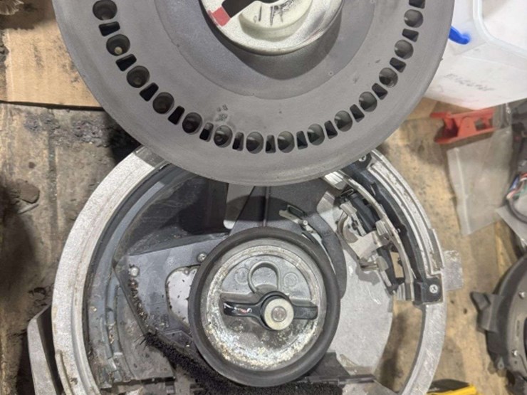 (12)-john-deere-box-e-set-meters,-come-with-corn-plates,-buying-all-for-one-money-image-11