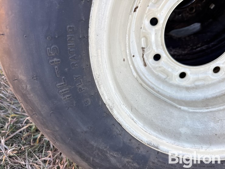 11l-15-mounted-&-unmounted-tires-image-9