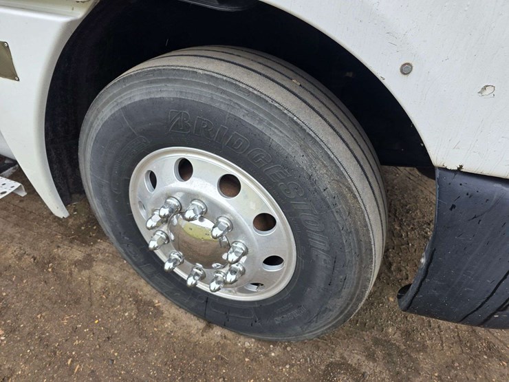 2007-freightliner-cl120-day-cab-semi,-978,000-miles,-detroit-series-60-–-14l-engine,-515hp,-10-speed-image-62