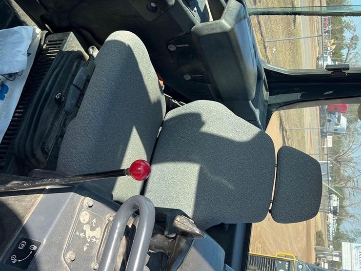 2015-deere-550k-lgp-image-31