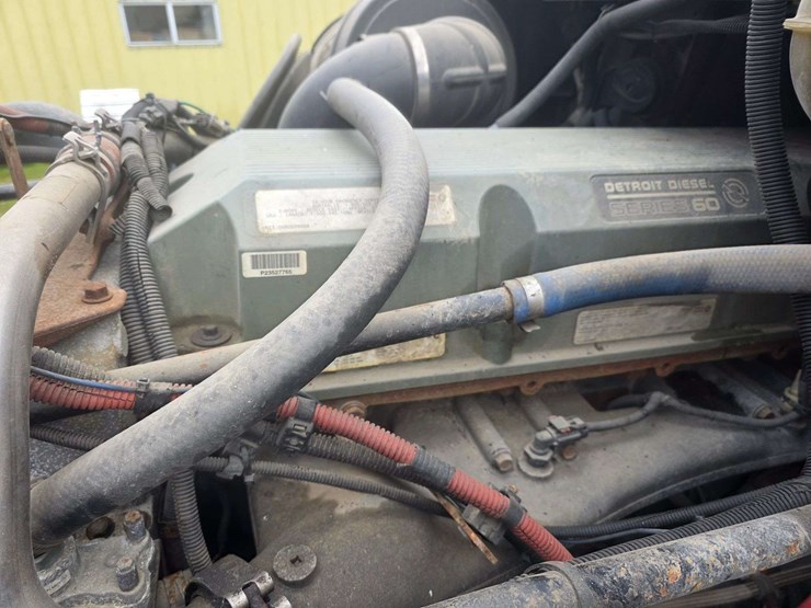 2007-freightliner-cl120-day-cab-semi,-978,000-miles,-detroit-series-60-–-14l-engine,-515hp,-10-speed-image-67