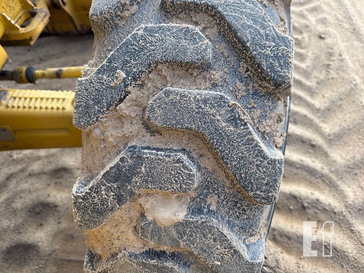 2004-caterpillar-416d-image-12