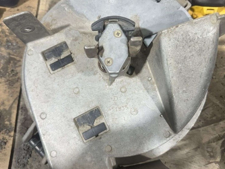 (12)-john-deere-box-e-set-meters,-come-with-corn-plates,-buying-all-for-one-money-image-9