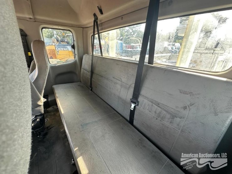 freightliner-m2-106-image-11