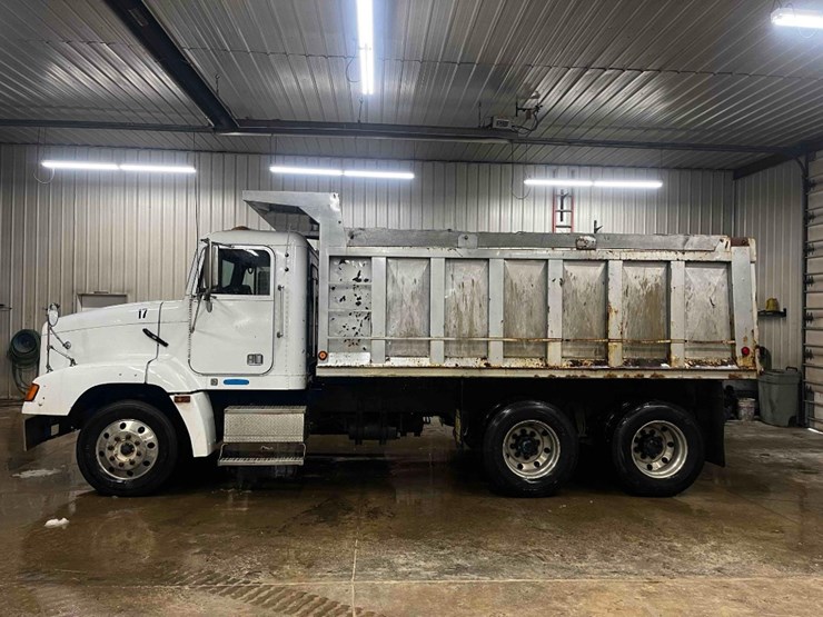 1997-freightliner-fld112-image-1