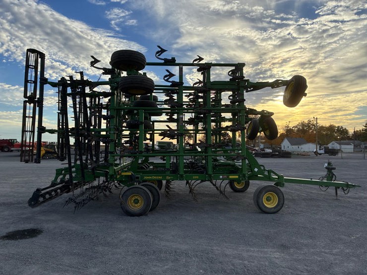 john-deere-2210-image-9