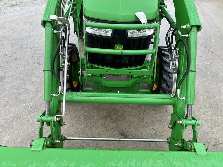 john-deere-3033r-image-15