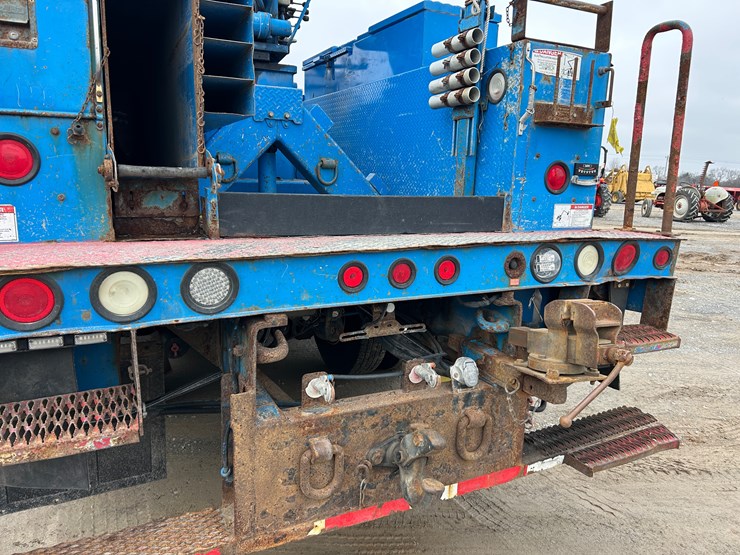 2010-international-7400-image-10