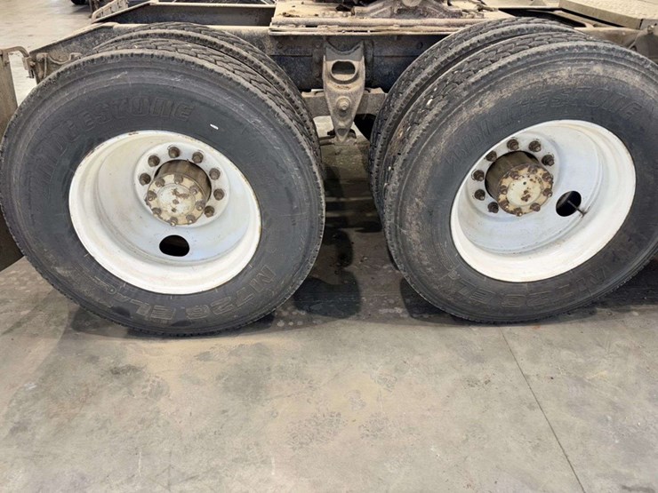 1983-international-co9670-cabover-semi-tractor,-xl-series,-400-cummins,-13-speed,-11r24.5-rears-on-s-image-11