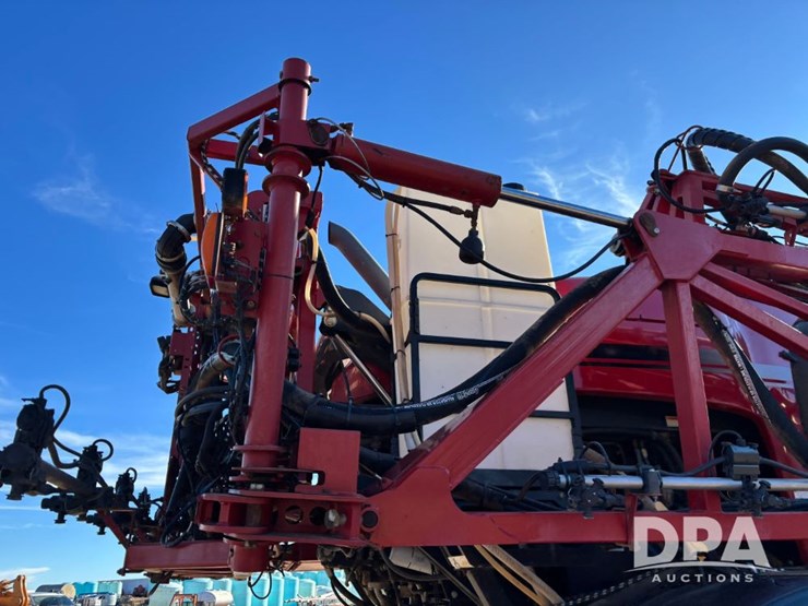 case-ih-patriot-4440-image-94