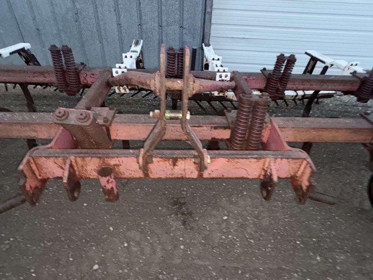 massey-ferguson-chisel-plow,-mounted,-15’-bar,-(11)-shank,-2”-reversible-points,-(2)-gauge-wheels,-b-image-6