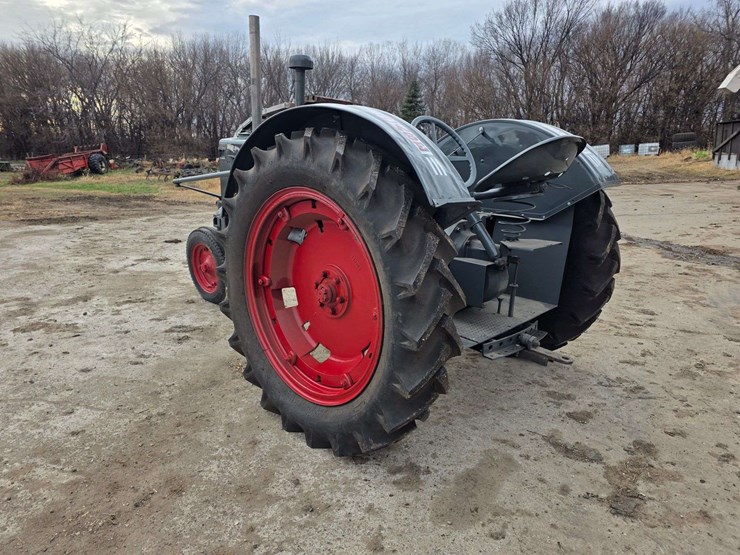 1938-case-cc-narrow-front-tractor,-new-12.4/11-36-rears,-pto,-crank-start,-sn:-4200966,-rebuilt-fro-image-13
