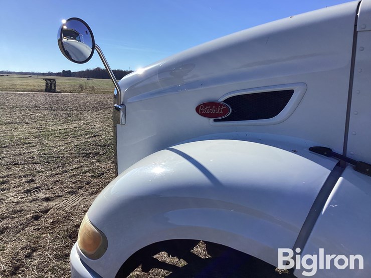 2014-peterbilt-384-image-12