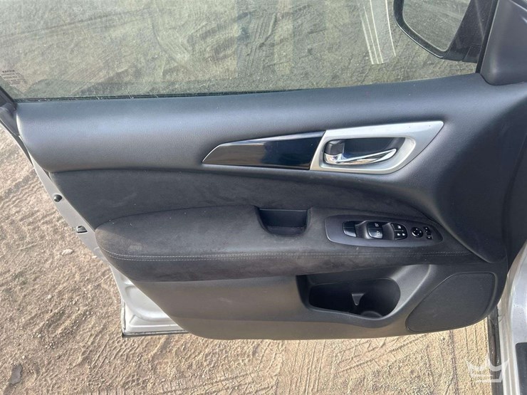 2015-nissan-pathfinder-image-11