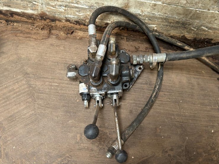 #180-•-hydraulic-valves-and-motor-mounts-image-7