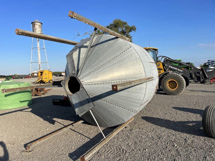 #114501-•-bulk-feed-bin-image-2