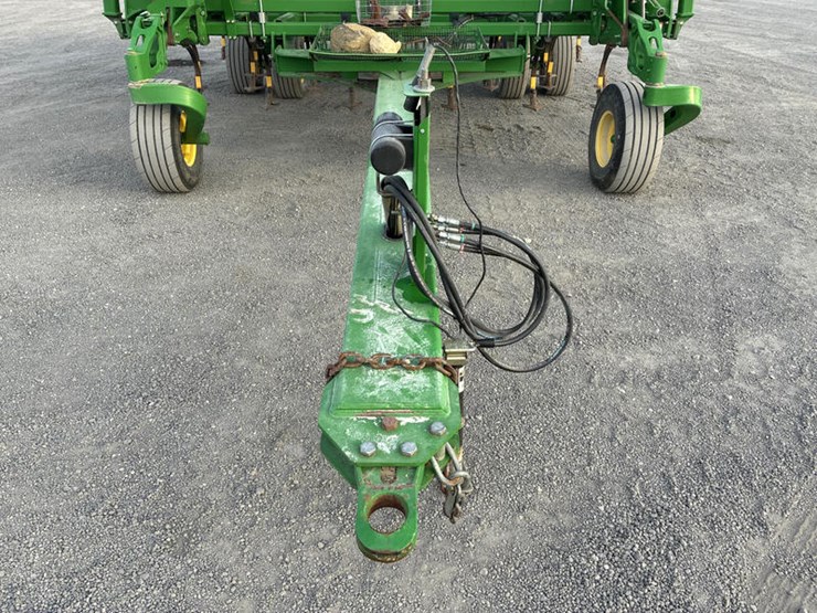 john-deere-2210-image-11