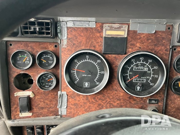 2005-kenworth-t800-image-45