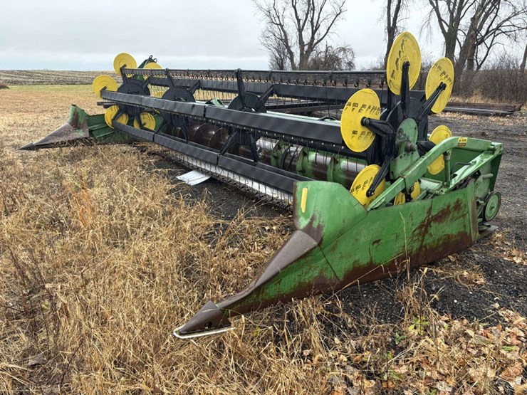 john-deere-220-image-1