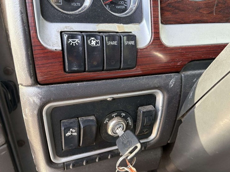 2007-kenworth-t600-image-33