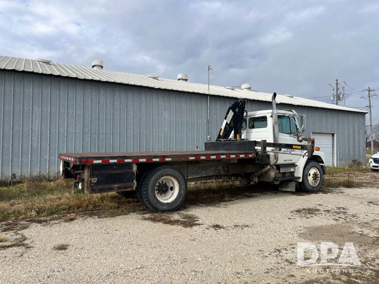 1999-freightliner-fl70-image-7