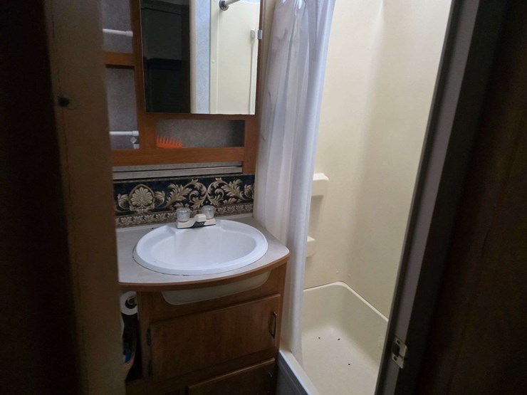 2004-prowler-fleetwood-5th-wheel-rv,-model-255-bhs,-12’-slide-out,-newer-19’-awning,-1-queen-front-b-image-46