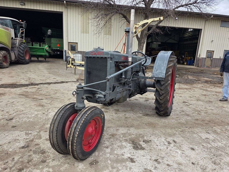1938-case-cc-narrow-front-tractor,-new-12.4/11-36-rears,-pto,-crank-start,-sn:-4200966,-rebuilt-fro-image-4