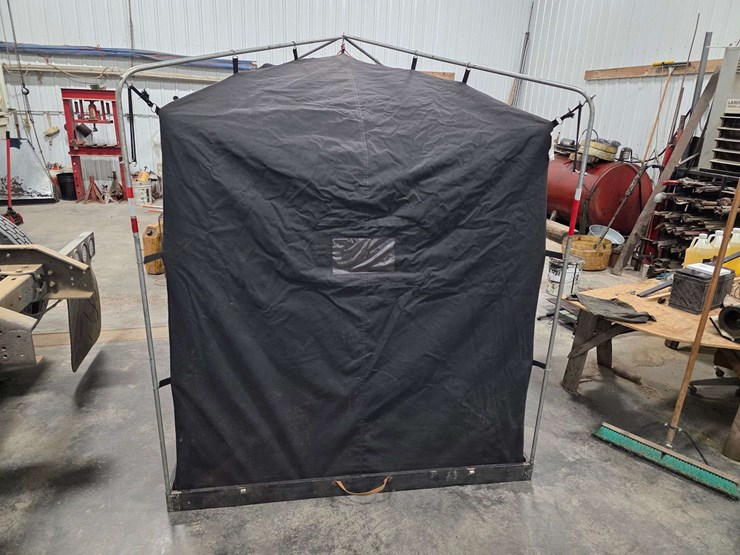 7.5’-x-5.5’-mankato-portable-fish/spearing-house,-2-hole-and-spear-hole-with-furnace-vent-image-7