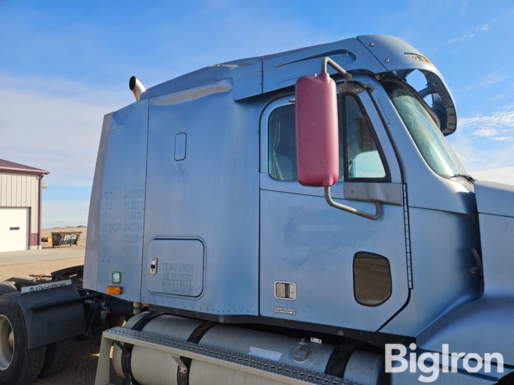 1999-freightliner-flc120-image-14