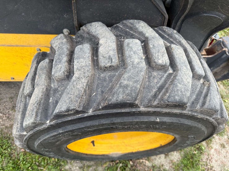 new-holland-l225-image-19