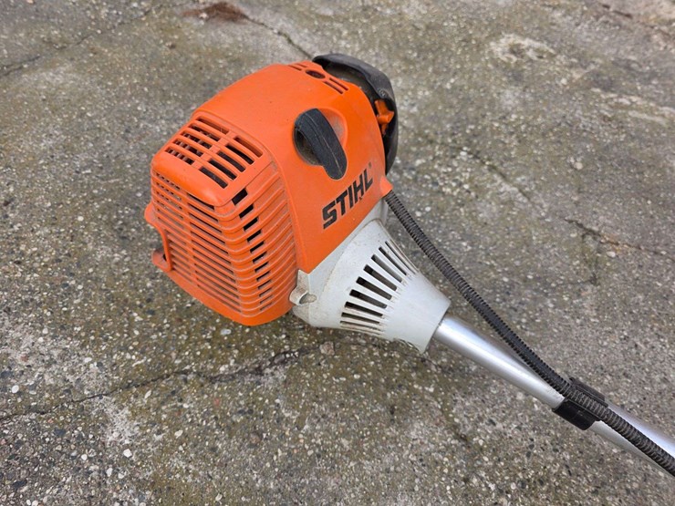 stihl-fs110-weed-eater-with-extra-parts,-used-this-summer,-works-as-it-should-image-9