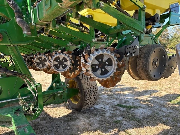 2023-john-deere-1745-image-21