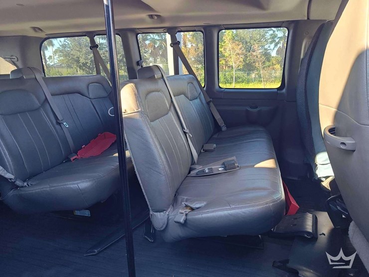 2015-chevrolet-express-2500-image-30