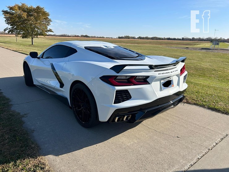 2021-chevrolet-corvette-image-11