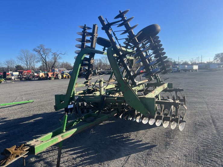 john-deere-235-image-1