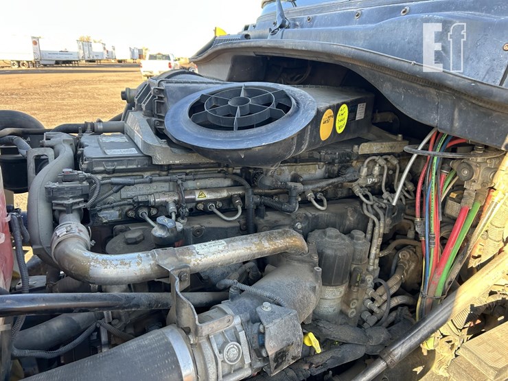 2012-freightliner-cascadia-125-image-50