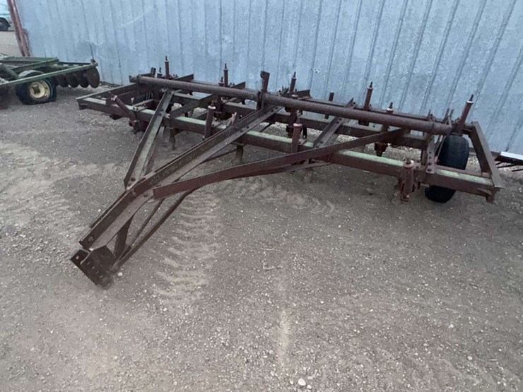 glencoe-chisel-plow,-pull-type,-13’,-(13)-shank,-no-hyd-cyl-image-1